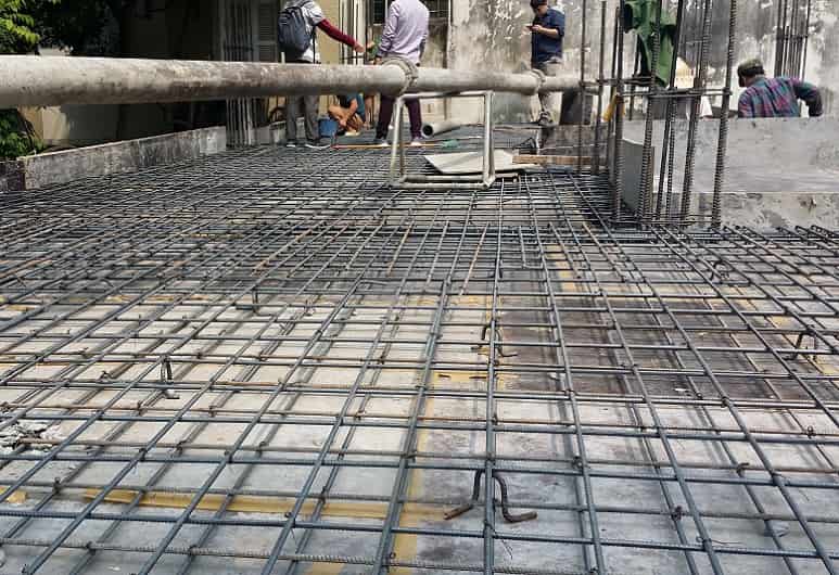 So sánh kết cấu mái 1 lớp và mái 2 lớp – mái 2 lớp cho khả năng chịu tải và chống nứt vượt trội.