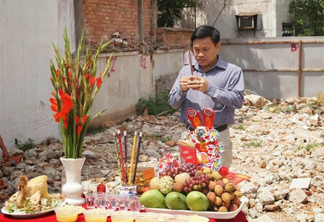 Chủ mượn tuổi sẽ thay gia chủ thực hiện các nghi lễ quan trọng.