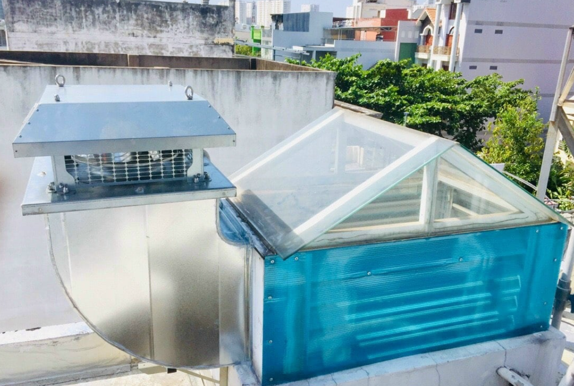 quạt hút mái giếng trời