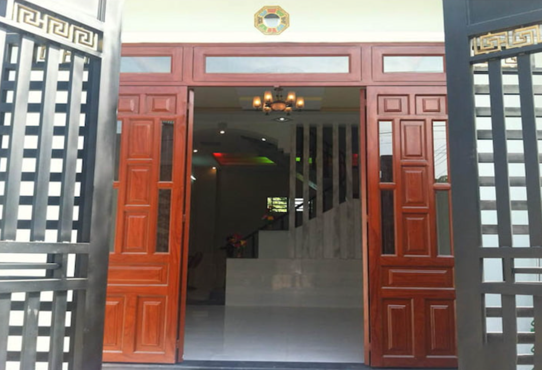 nhà đâm đường 